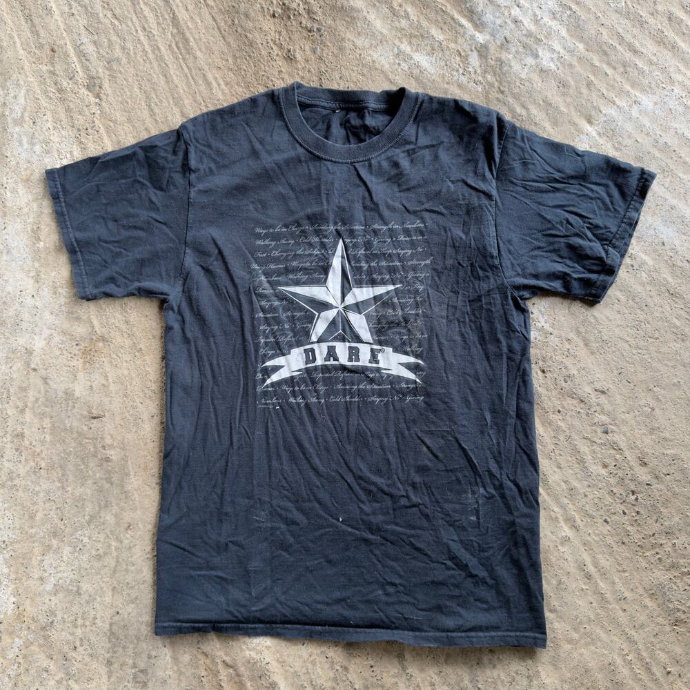 VINTAGE DARE Drug Abuse Resistance Education GRAPHIC TEE SHIRT BLACK MENS SMALL